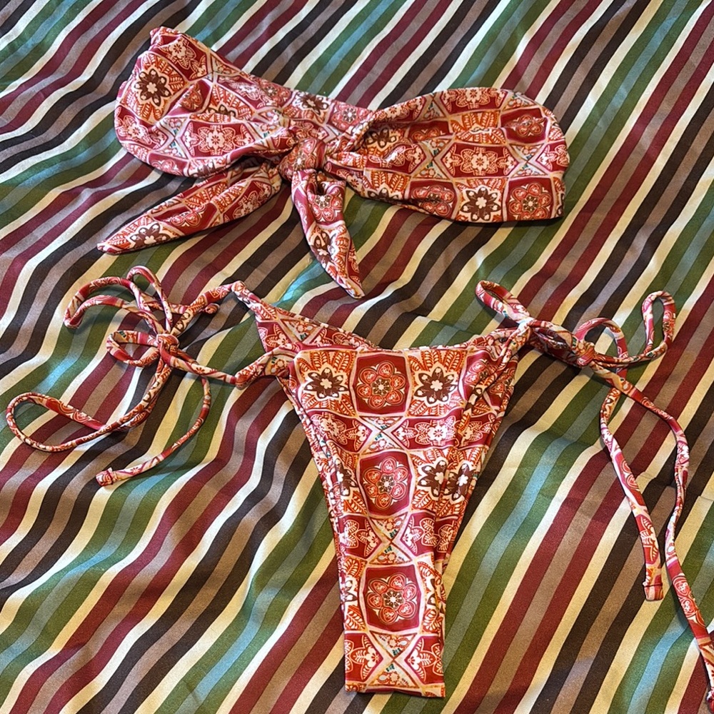 SHEIN Red and White Geometric Bikini Set